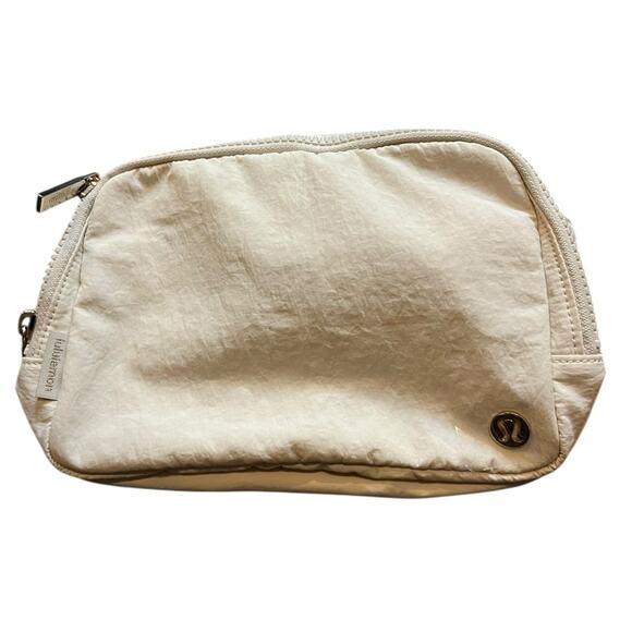 Lululemon Everywhere Belt Bag Large 2L - Light Gray/Bone Crossbody Fanny Pack - Picture 1 of 5